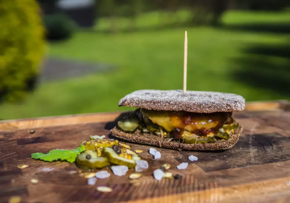 Jaki ogórek do burgera? Odkryj najlepsze rodzaje i ich smaki