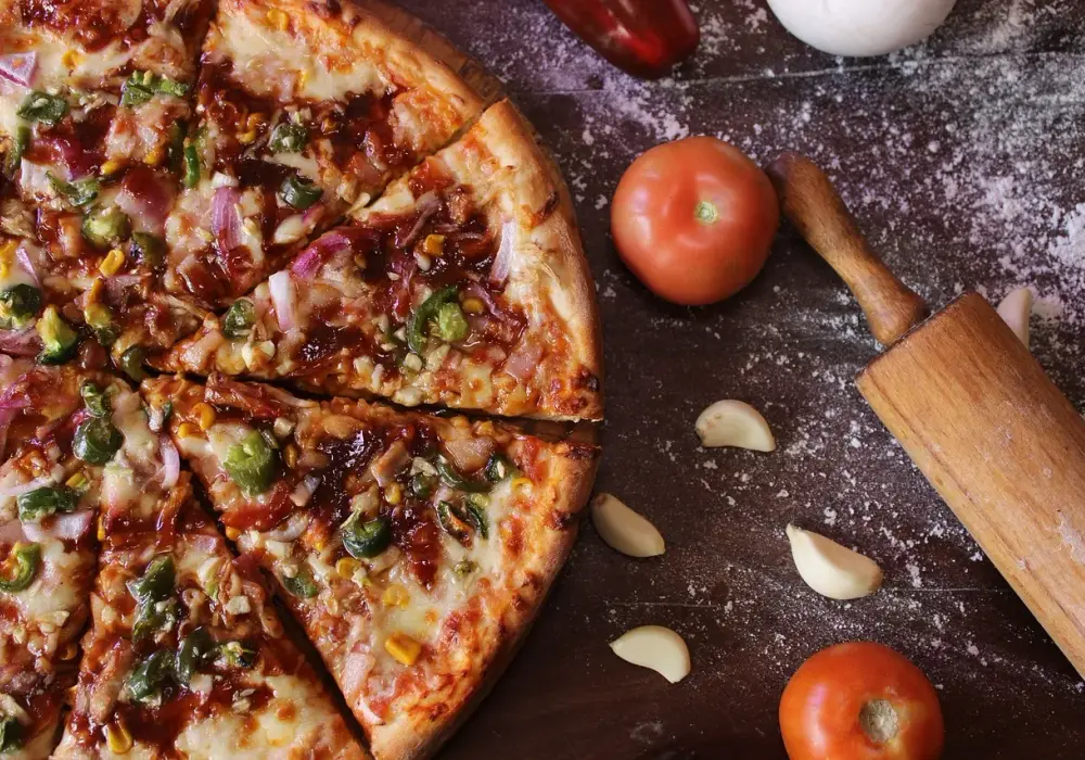 Najlepsze dodatki do pizzy wegetariańskiej, które zaskoczą Twoje kubki smakowe