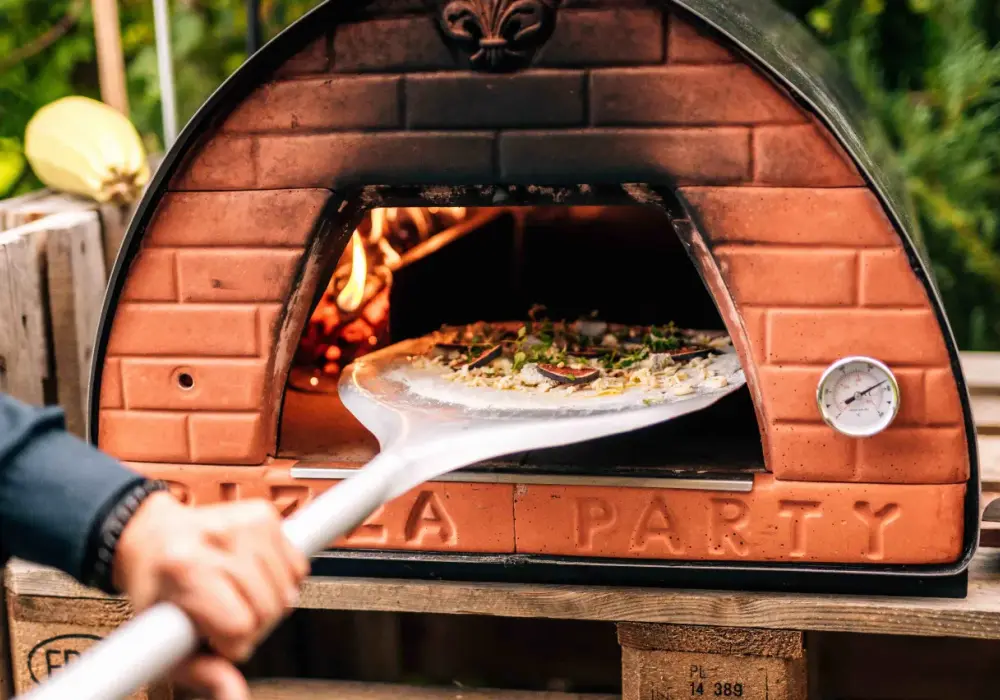 Jak długo piec spód do pizzy? Idealne czasy i temperatury