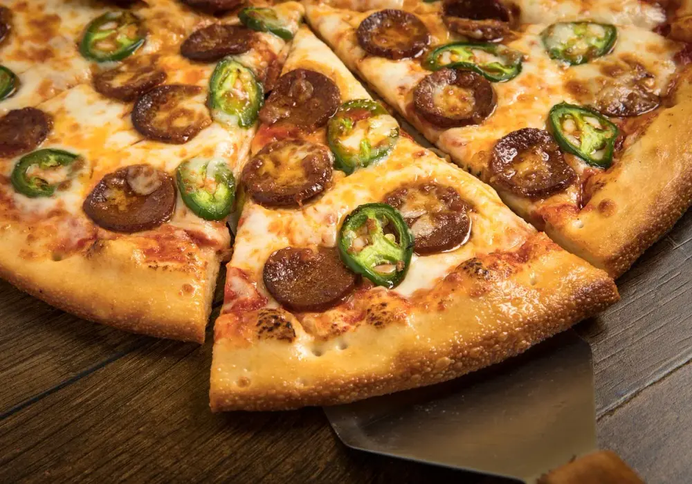Skąd jest pizza? Odkryj fascynującą historię jej pochodzenia