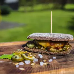 Jaki ogórek do burgera? Odkryj najlepsze rodzaje i ich smaki