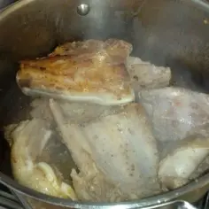 Ile gotować żeberka w zupie, aby były idealnie miękkie i aromatyczne