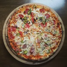 Ile kcal ma pizza? Sprawdź kaloryczność różnych rodzajów pizzy