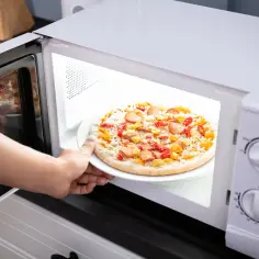 Jak zrobić pizzę w mikrofali - szybki przepis na pyszną pizzę