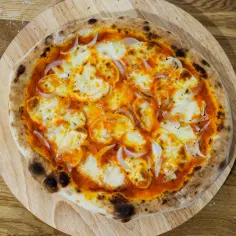 Ile gram ciasta na pizzę 32 cm? Odkryj idealną wagę dla smaku