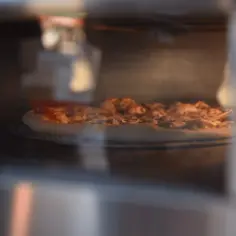 Jak długo piec pizzę domową? Odkryj idealne czasy i temperatury