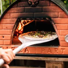 Jak długo piec spód do pizzy? Idealne czasy i temperatury