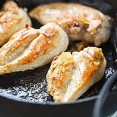 Jak podgrzać pieczonego kurczaka żeby nie był suchy i smaczny
