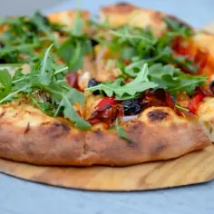 Ile gram ciasta na pizzę 30 cm? Sprawdź, aby nie popełnić błędu!