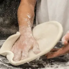 Ile kcal ma pizza neapolitańska? Odkryj zaskakujące kalorie!
