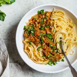 Kaloryczność makaronu spaghetti: surowy vs. ugotowany i jego odmiany