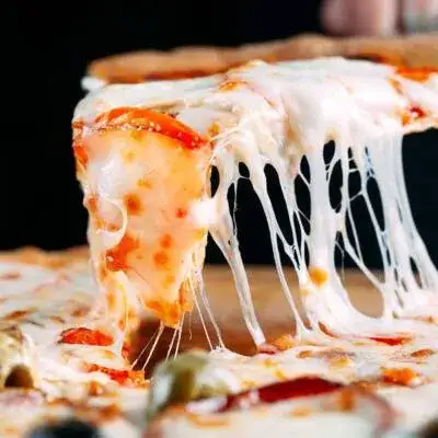 Zdjęcie Jaki ser do pizzy domowej? 5 najlepszych opcji i porady