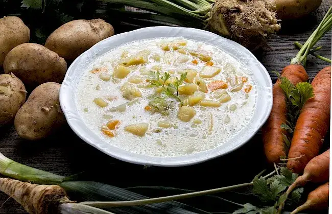 Zdjęcie Ile kalorii ma zupa jarzynowa na kurczaku? Sprawdź, co musisz wiedzieć
