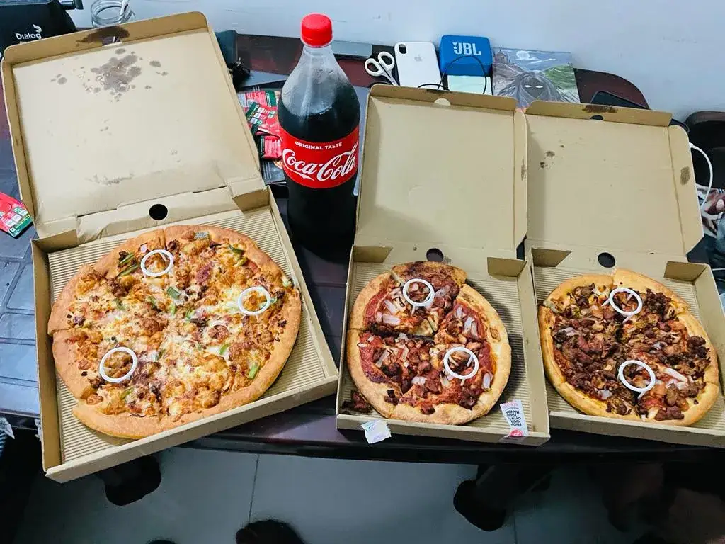 Zdjęcie Ile cm ma duża pizza Pizza Hut? Zaskakujące wymiary pizzy!