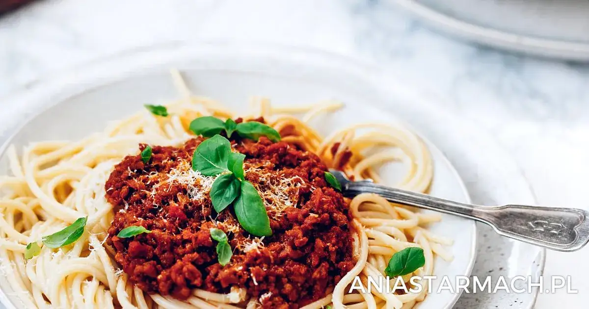 Zdjęcie Prosty przepis na spaghetti z mięsem mielonym i koncentratem pomidorowym, który zachwyci każdego