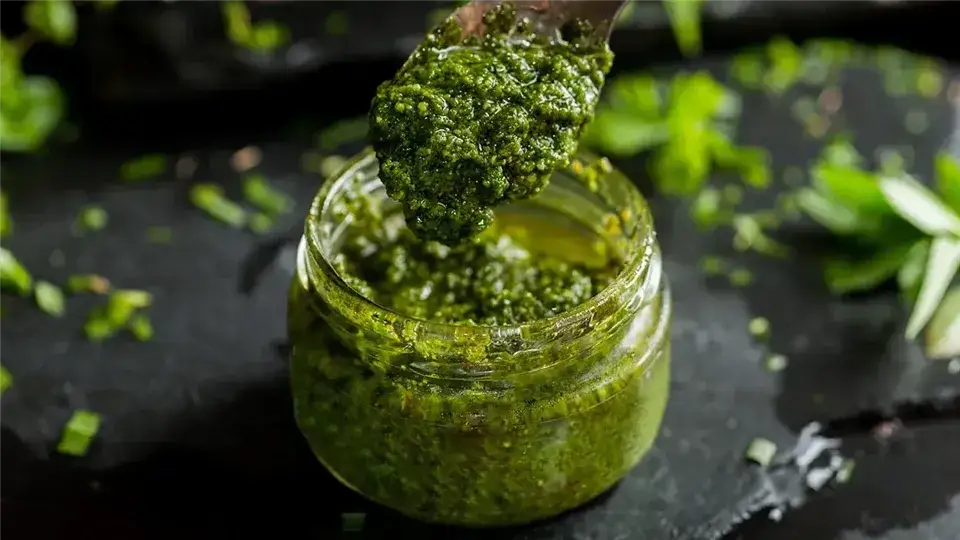 Zdjęcie Jak wykorzystać pesto z bazylii? 8 pysznych przepisów, które musisz znać