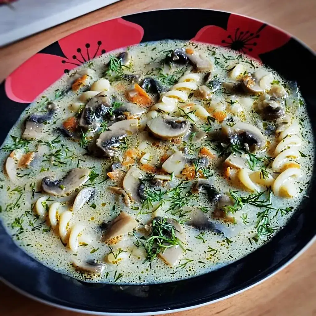 Zdjęcie Ile kcal ma zupa grzybowa z makaronem? Poznaj dokładne wartości