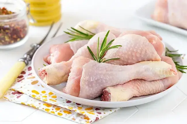 Zdjęcie Ile kcal ma udko z kurczaka? Zaskakujące różnice w kaloriach!