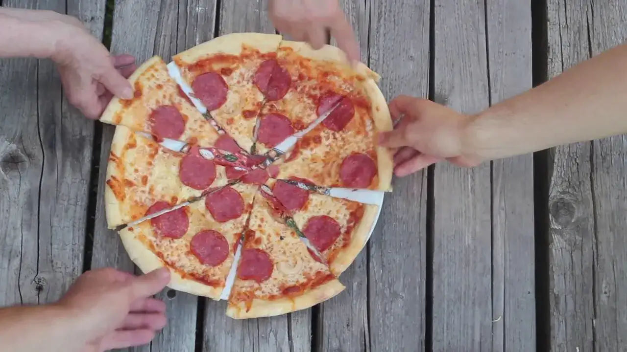 Zdjęcie Jak uformować pizzę - proste kroki, które ułatwią ci pieczenie