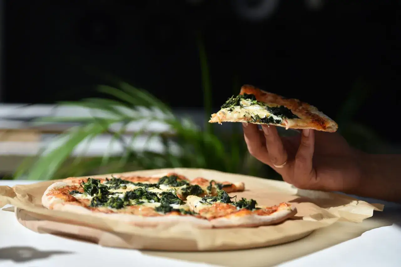Zdjęcie Kto wynalazł pizzę? Fascynująca historia i tajemnice jej powstania