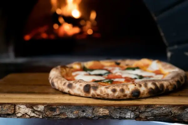 Jak upiec pizzę w piekarniku, aby uniknąć najczęstszych błędów?