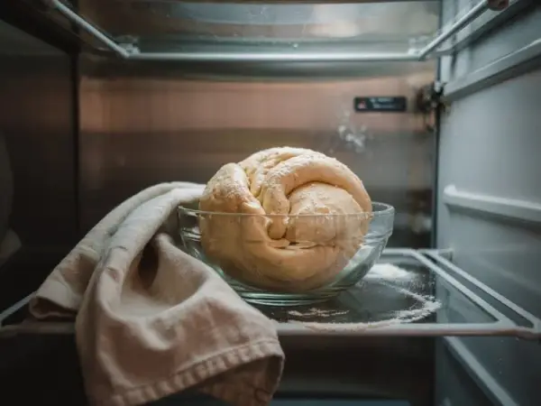 Czy ciasto na pizzę można trzymać w lodówce? Oto co musisz wiedzieć