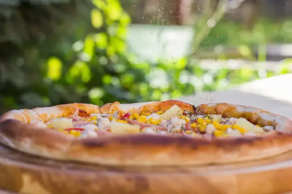 Kto wynalazł pizzę? Fascynująca historia i tajemnice jej powstania