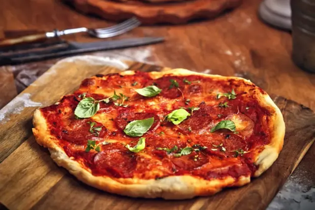 Jakie salami na pizzę: wybierz najlepsze smaki dla idealnej pizzy