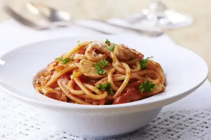 Jak zrobić makaron spaghetti: proste przepisy na idealne danie